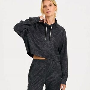 Vuori Halo Essential Camo Funnel Neck Pullover